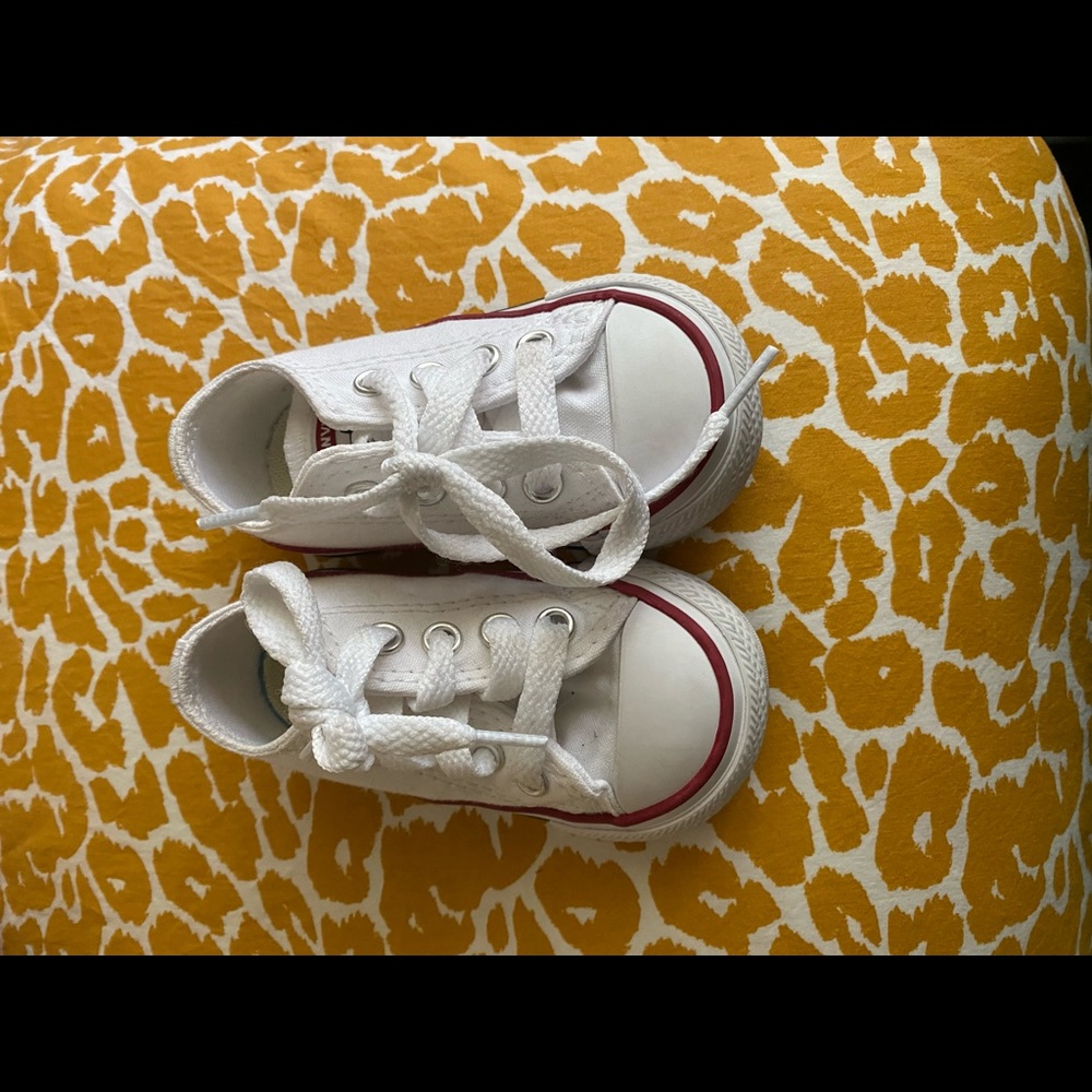 Converse - Picture 2 of 3
